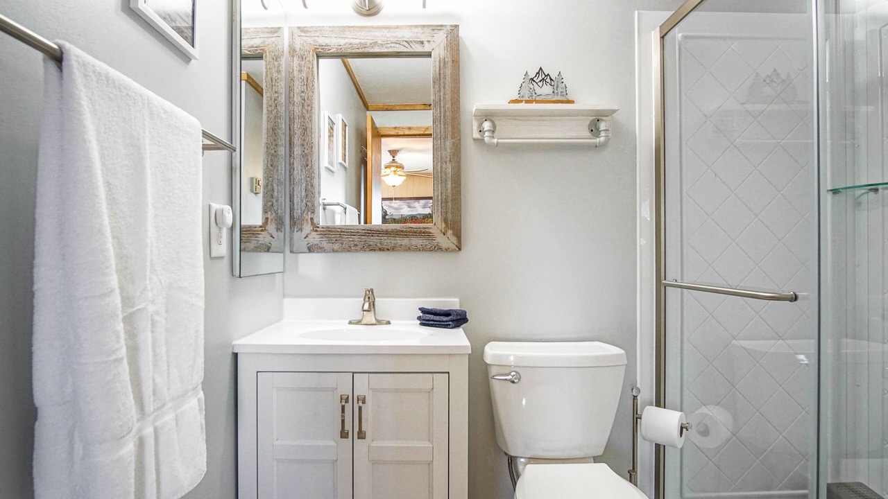 Photo of Bathroom in Snowshoe