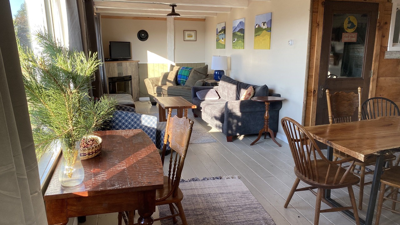 Photo of Livingroom in East Burke