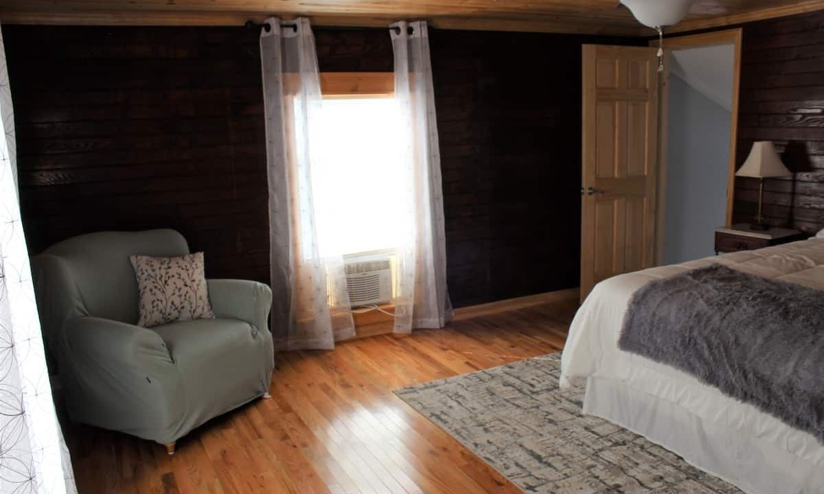 Photo of Bedroom in Mouth of Wilson