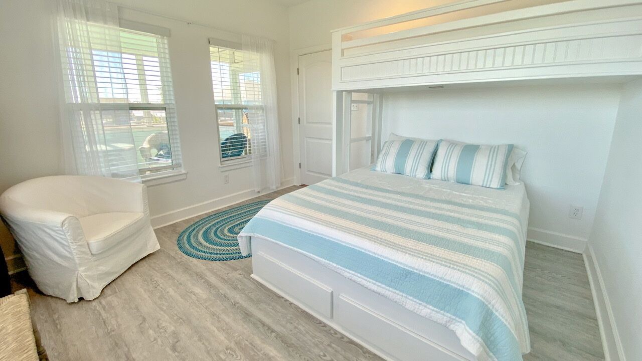 Photo of Bedroom in Crystal Beach