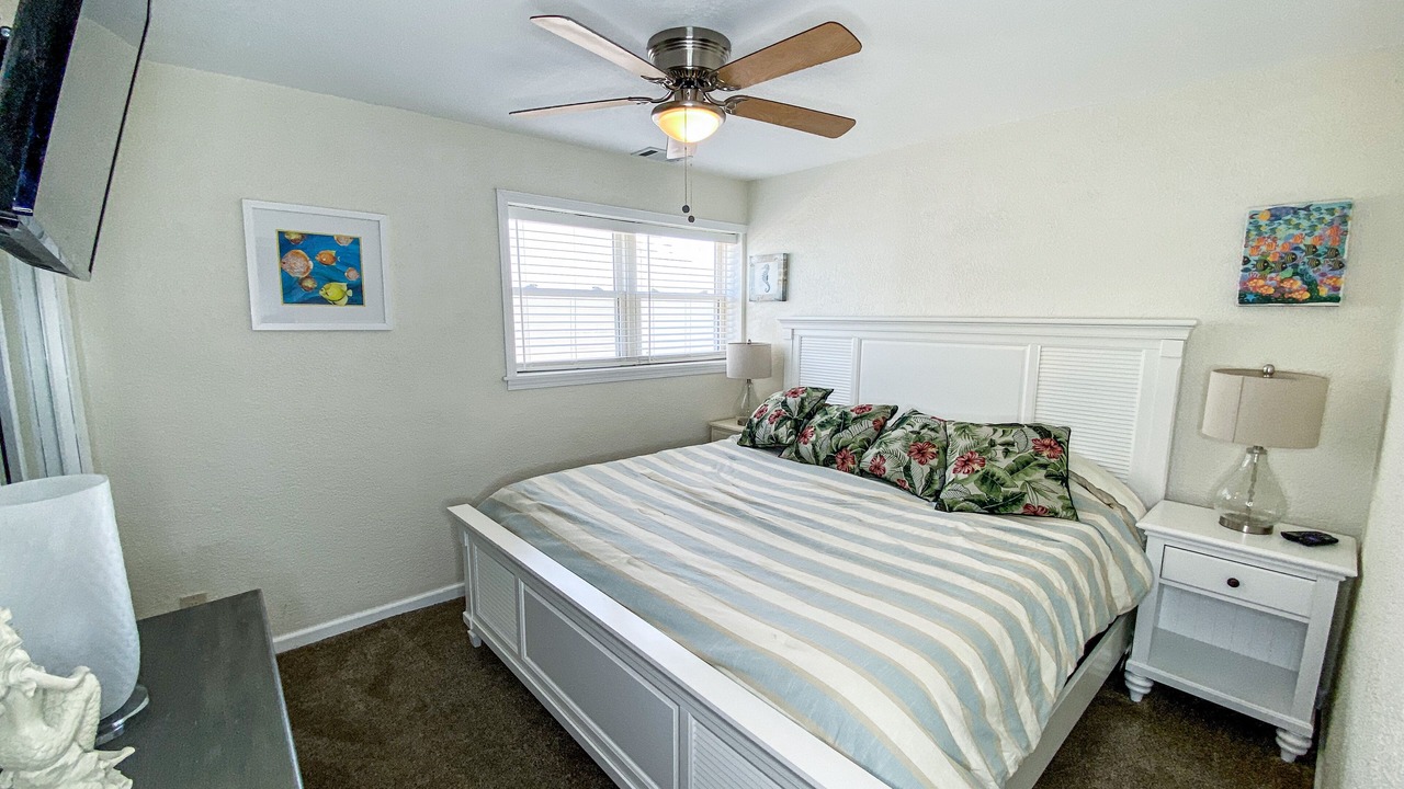 Photo of Bedroom in Oak Harbor