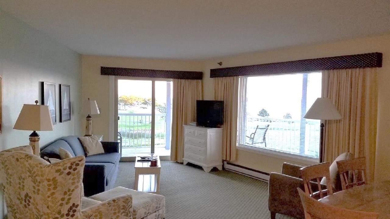Photo of Livingroom in Glen Cove