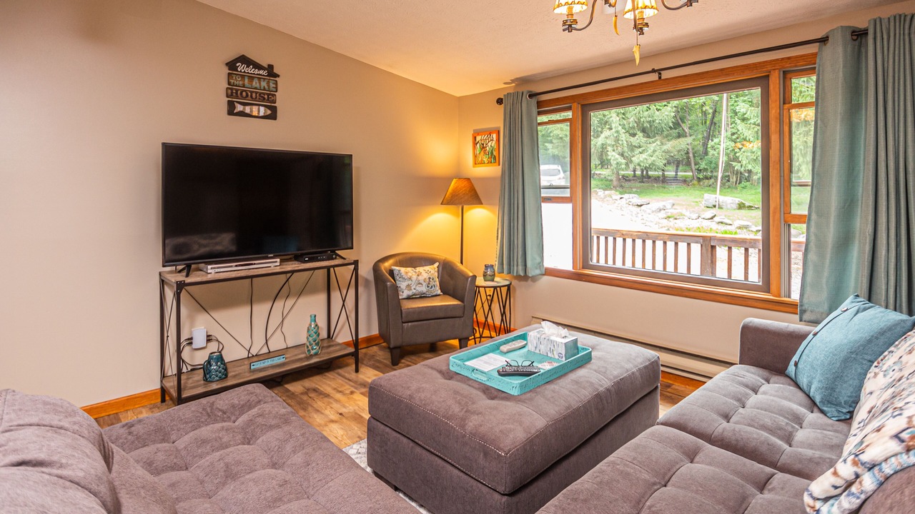 Photo of Livingroom in McHenry