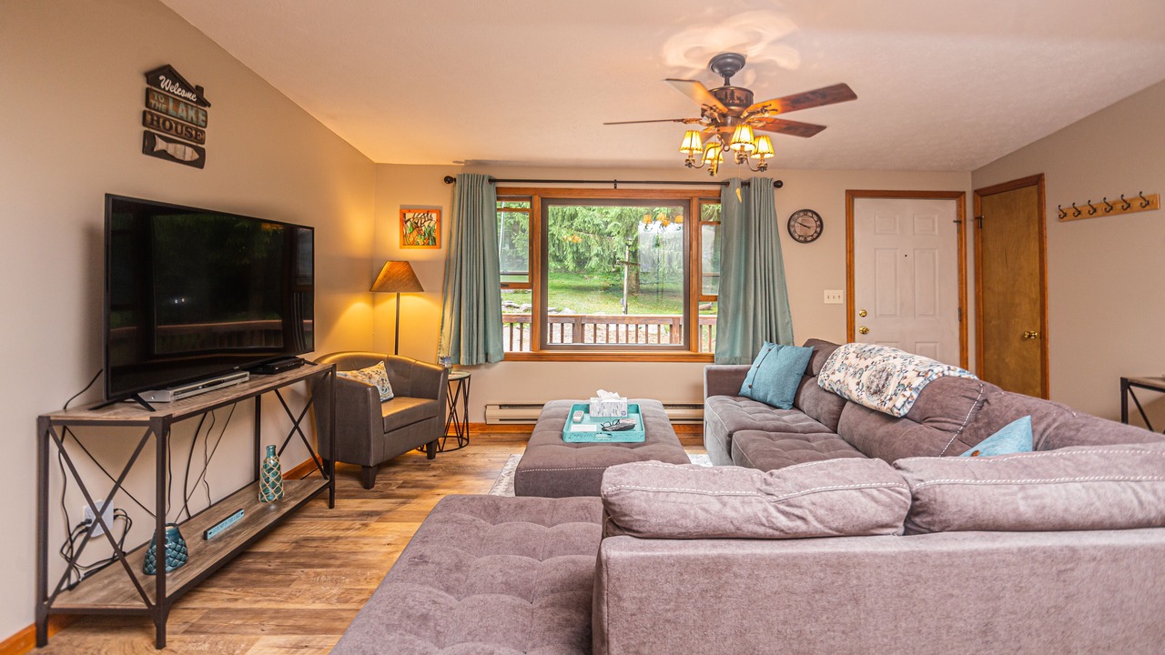 Photo of Livingroom in McHenry