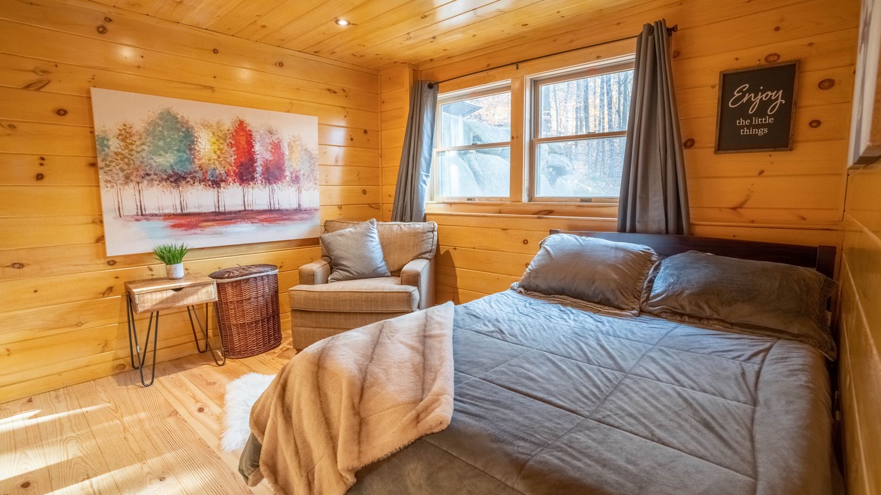 Photo of Bedroom in Campton