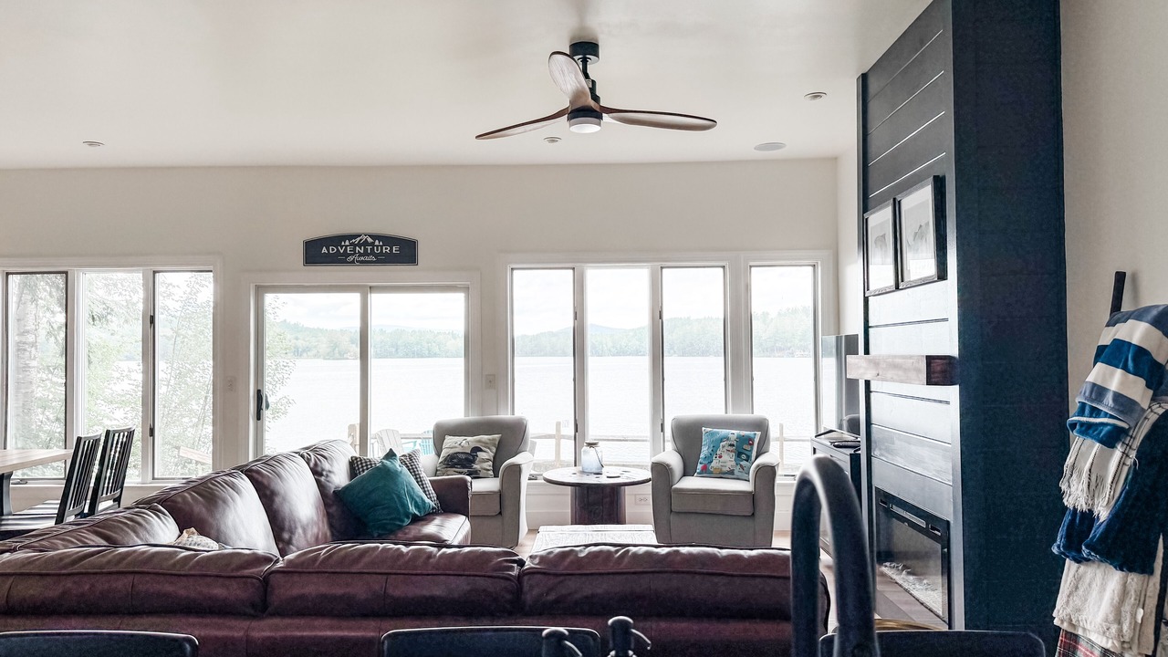 Photo of Livingroom in Sunapee