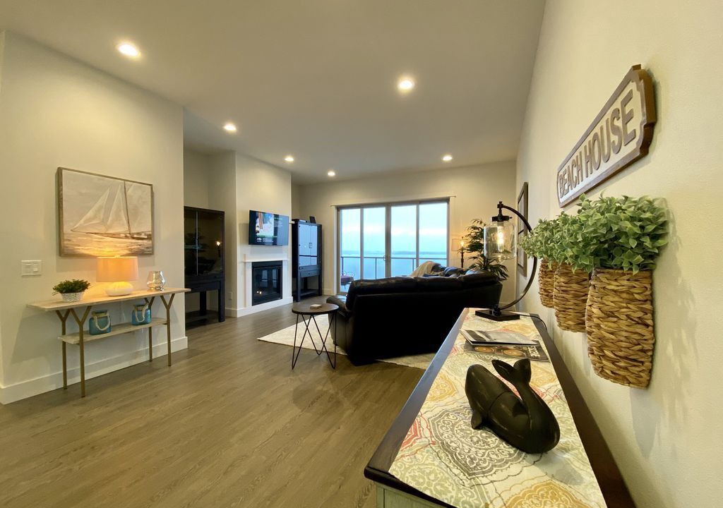 Photo of Livingroom in Coos Bay