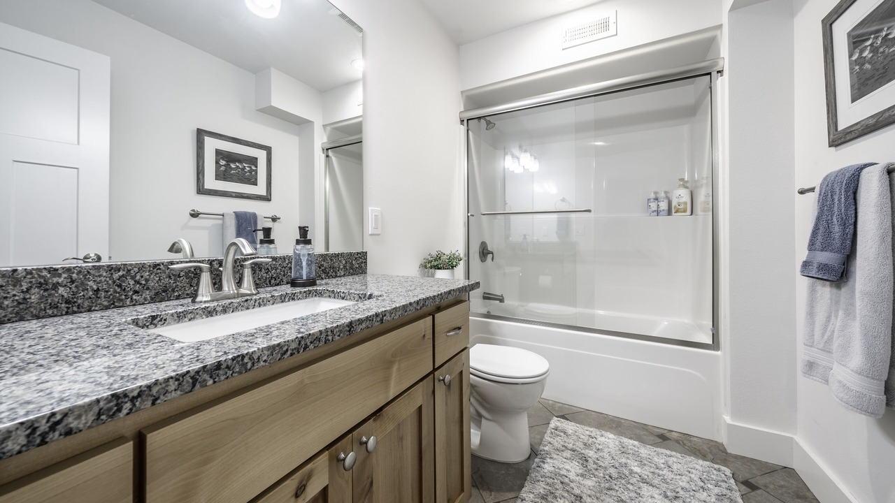 Photo of Bathroom in Coos Bay