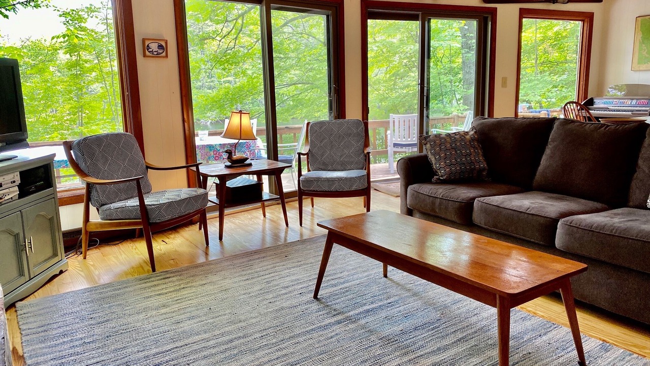Photo of Livingroom in Center Lovell