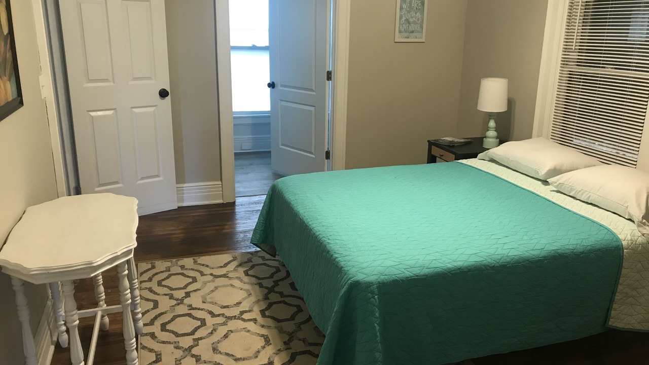 Photo of Bedroom in Front Park