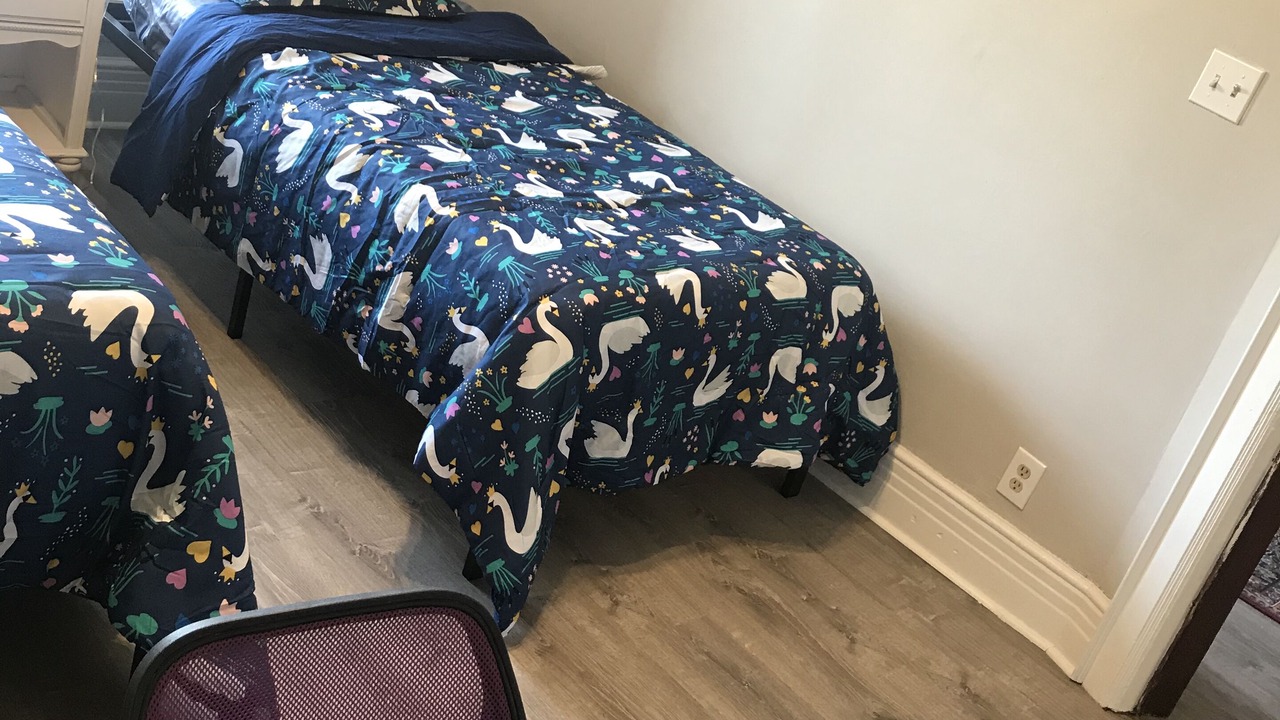 Photo of Bedroom in Front Park