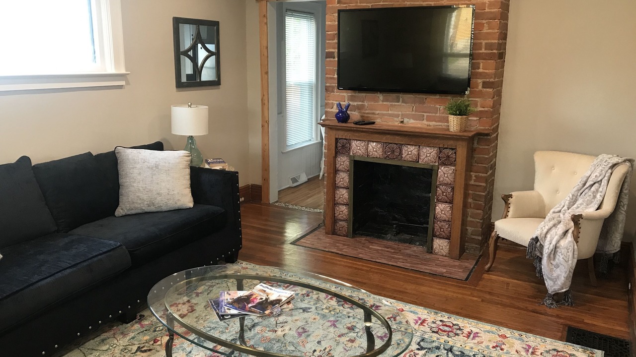 Photo of Livingroom in Front Park