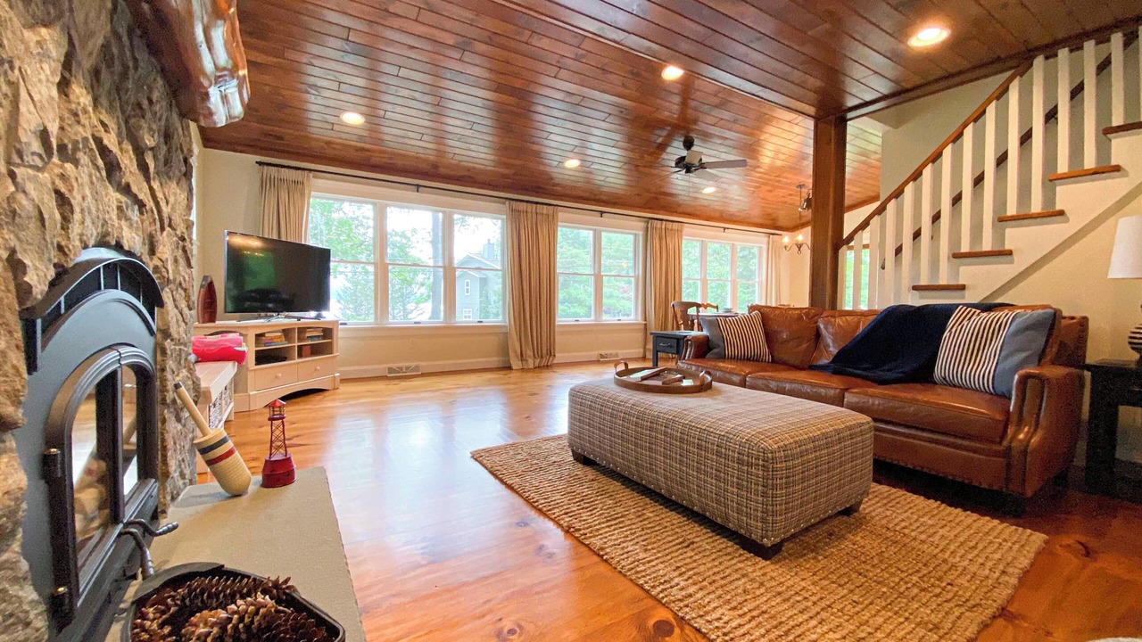 Photo of Livingroom in Queensbury