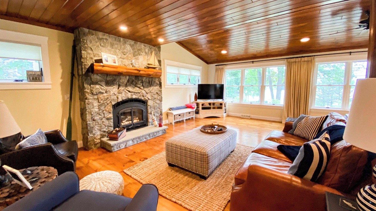 Photo of Livingroom in Queensbury
