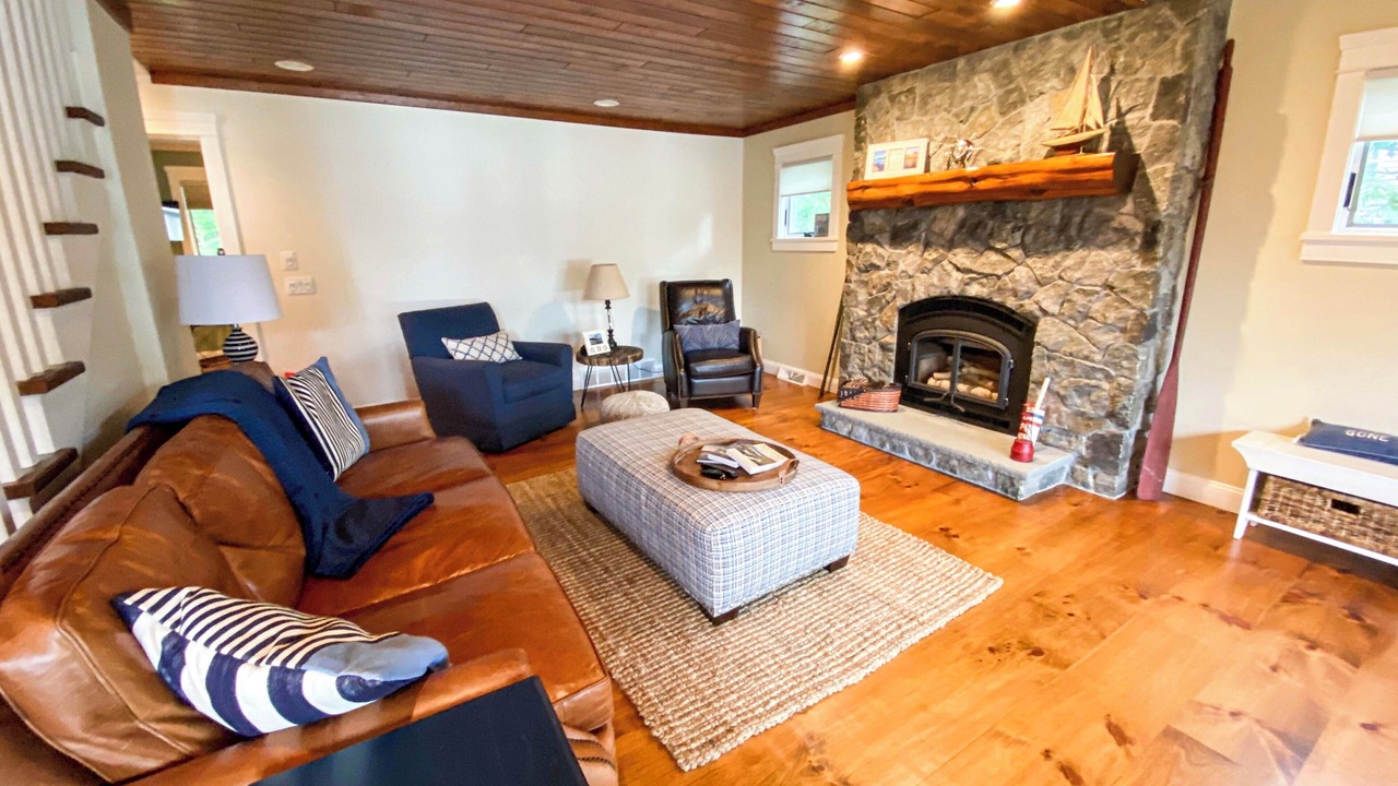 Photo of Livingroom in Queensbury