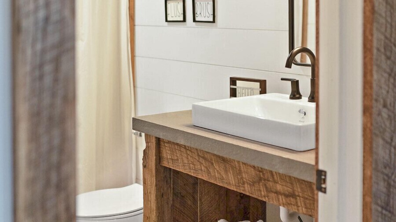 Photo of Bathroom in King