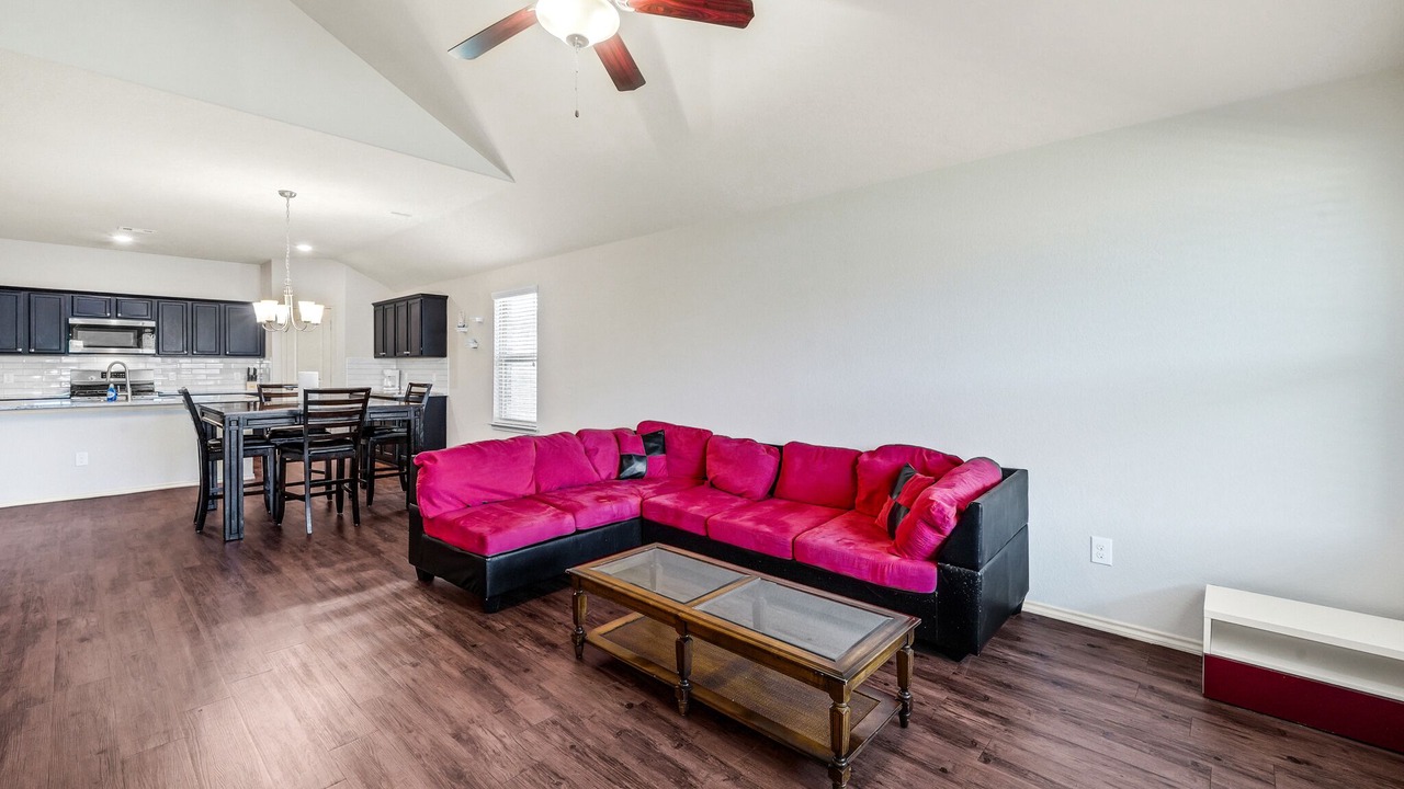 Photo of Livingroom in Channelview
