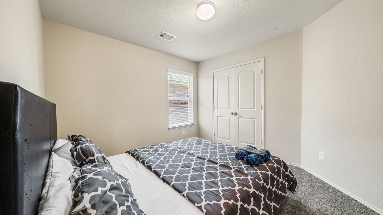 Photo of Bedroom in Channelview