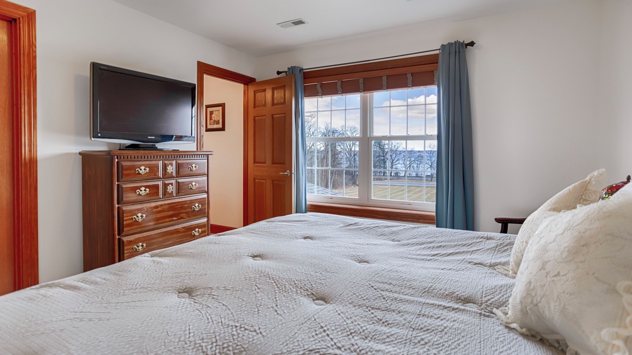 Photo of Bedroom in Town of Benton