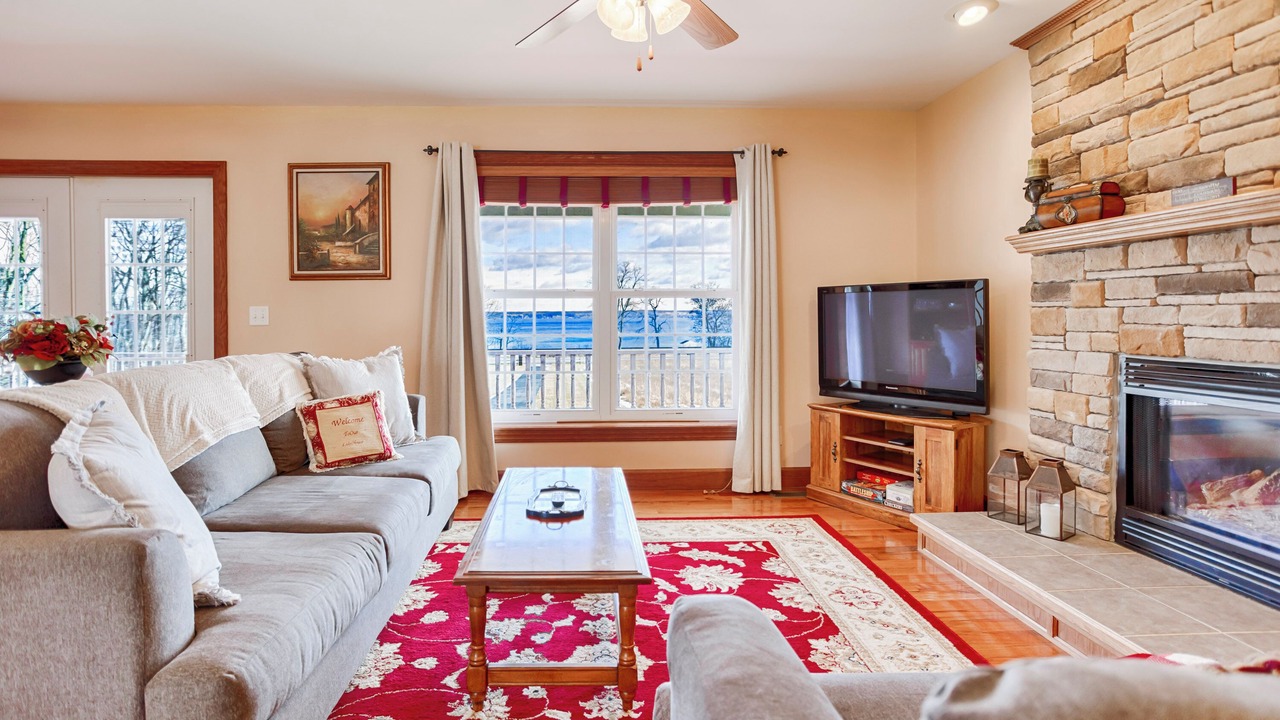 Photo of Livingroom in Town of Benton