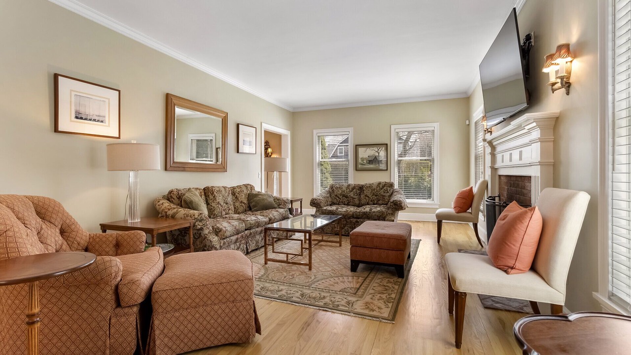 Photo of Livingroom in Village of Southampton