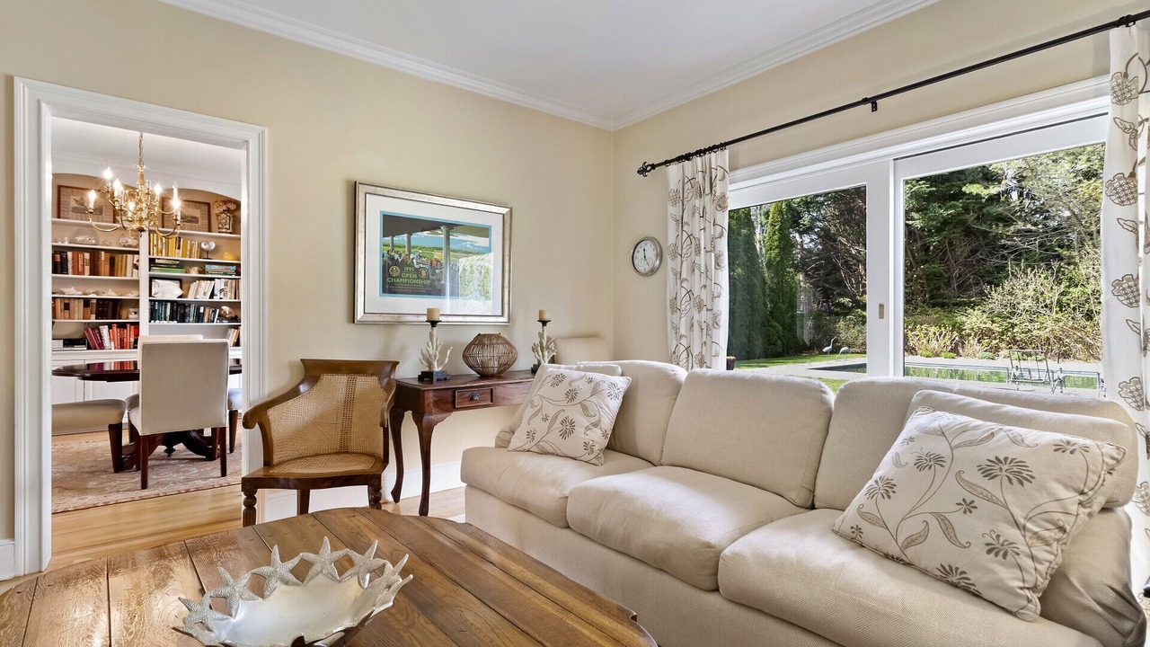 Photo of Livingroom in Village of Southampton