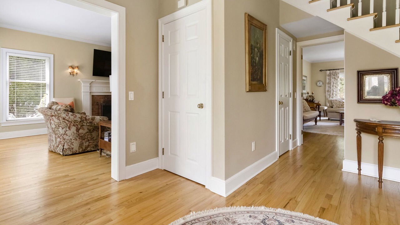 Photo of Livingroom in Village of Southampton