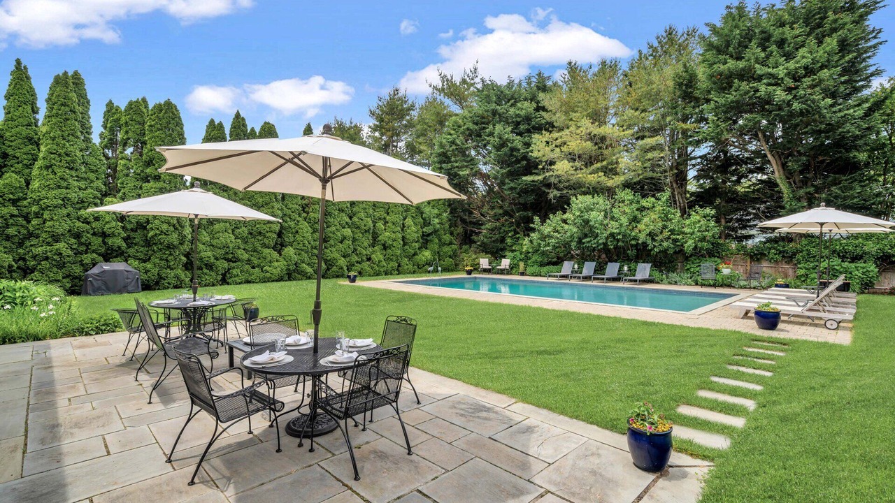 Photo of Outdoor in Village of Southampton