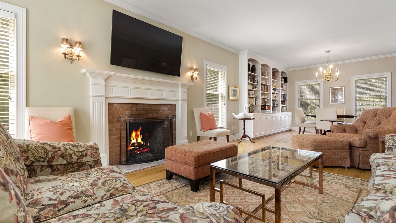 Photo of Livingroom in Village of Southampton