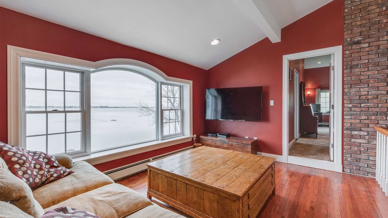Photo of Livingroom in Centre Island