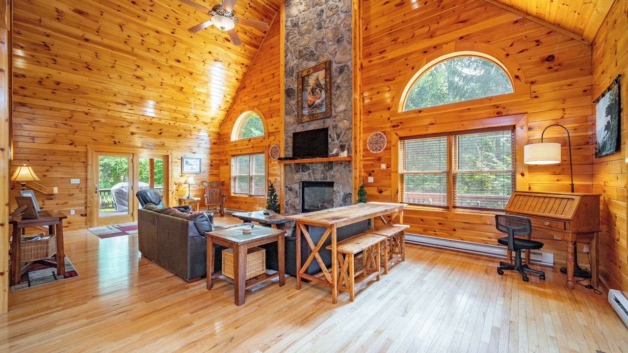 Photo of Livingroom in McHenry