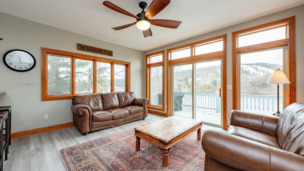 Photo of Livingroom in McHenry