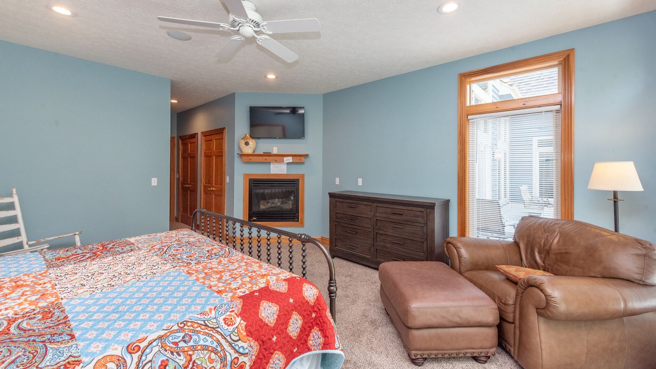 Photo of Livingroom in McHenry