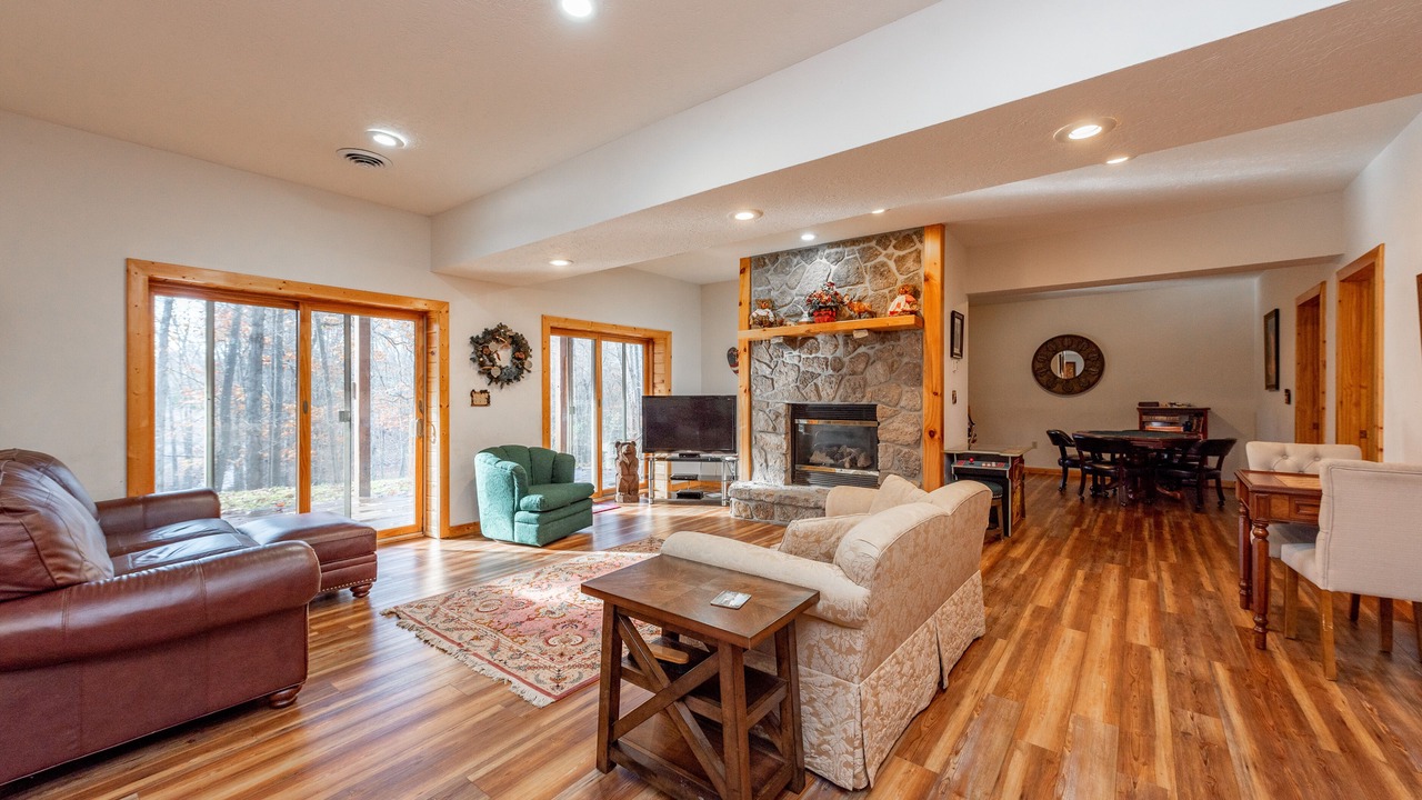 Photo of Livingroom in McHenry