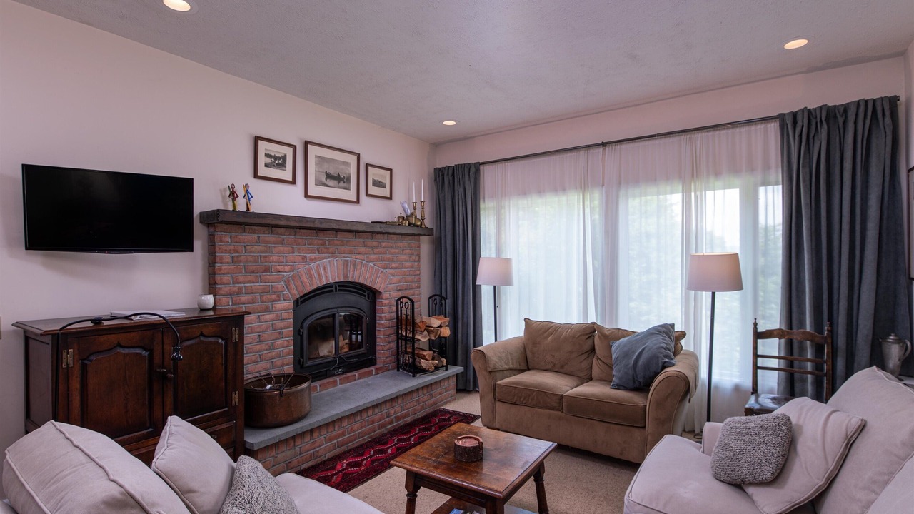 Photo of Livingroom in Warren