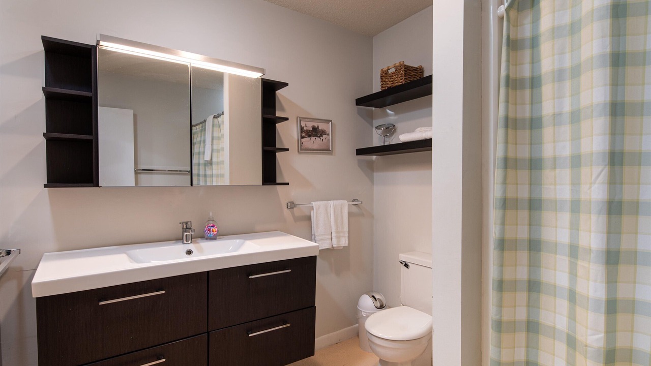 Photo of Bathroom in Warren