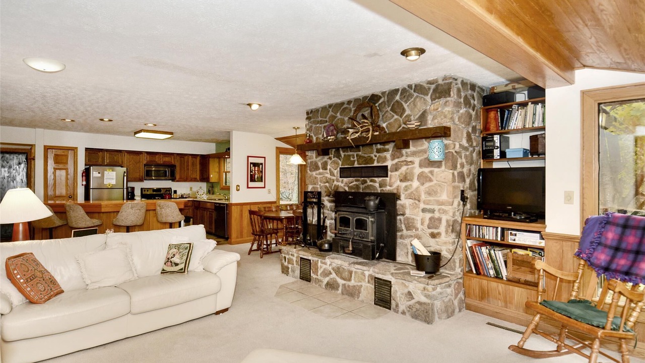 Photo of Livingroom in Old Timberline