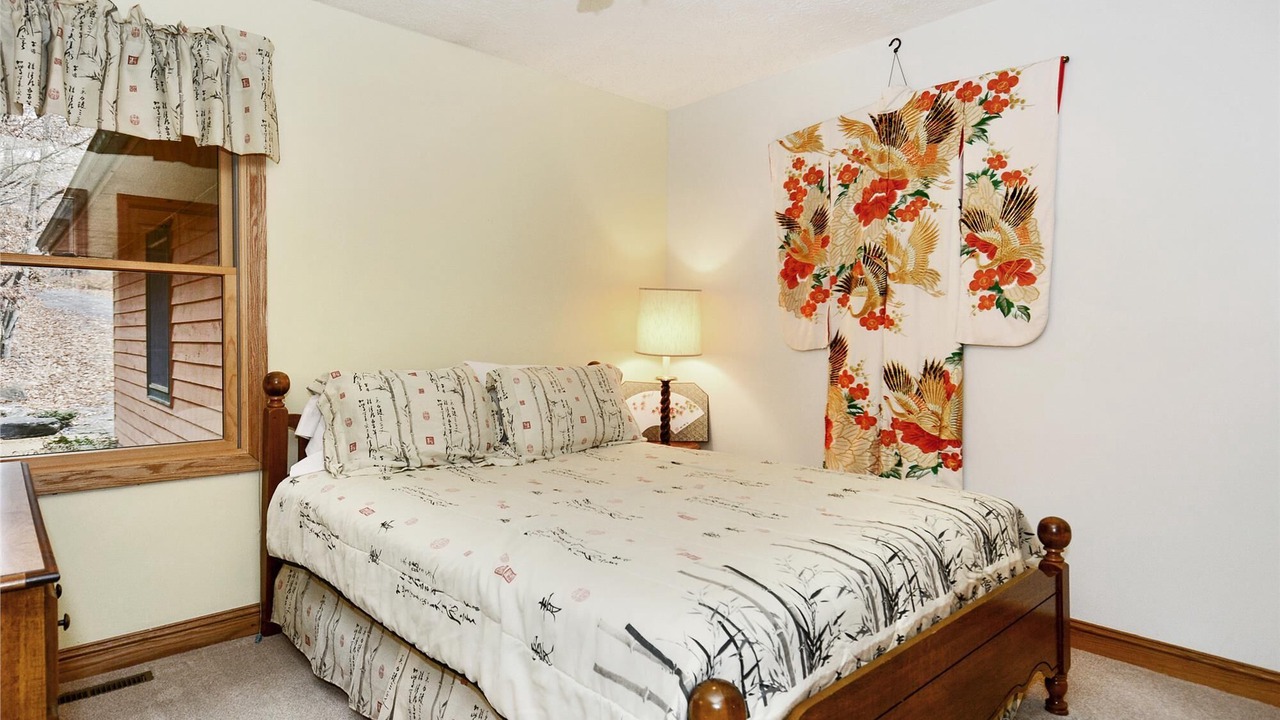 Photo of Bedroom in Old Timberline