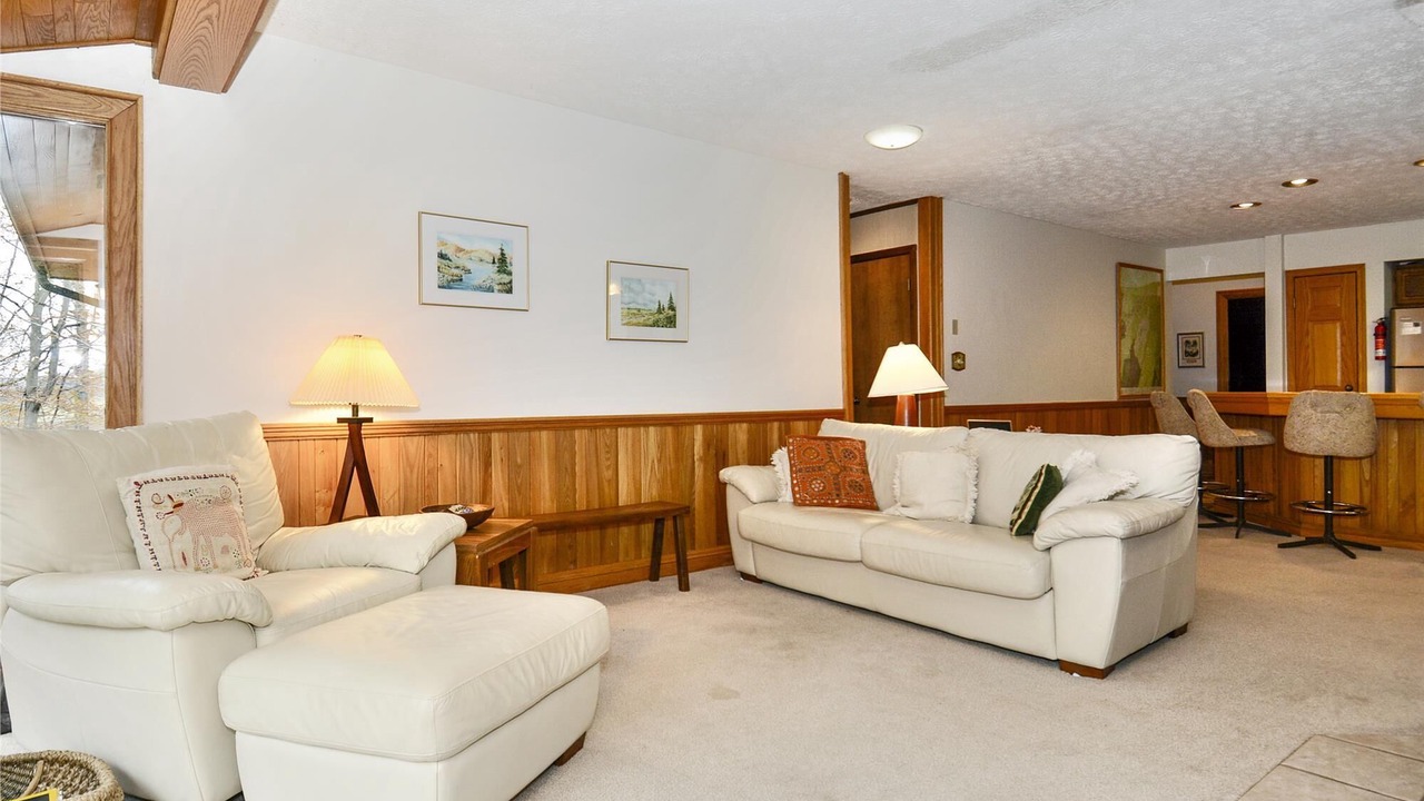 Photo of Livingroom in Old Timberline