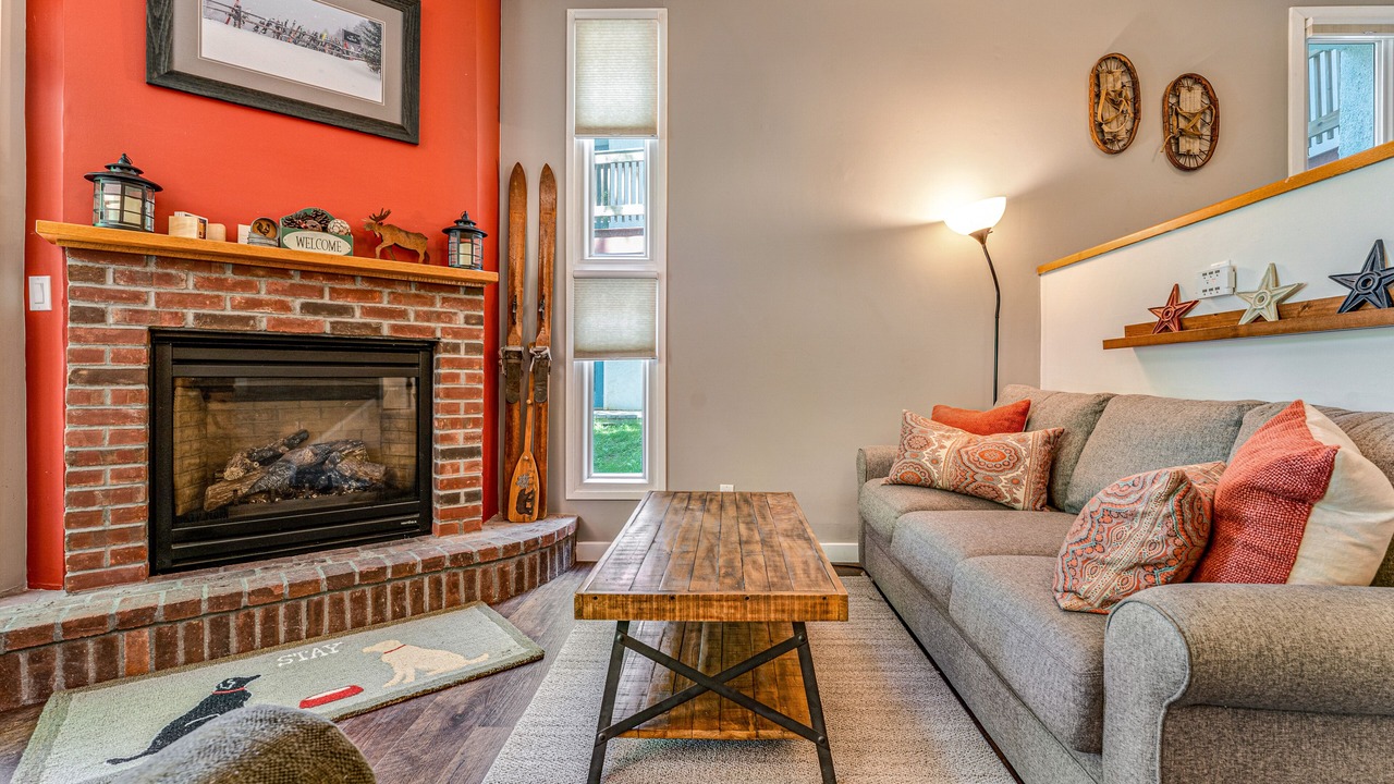 Photo of Livingroom in Warren