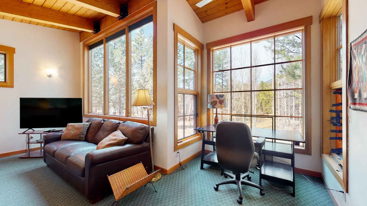 Photo of Livingroom in Black Butte Ranch