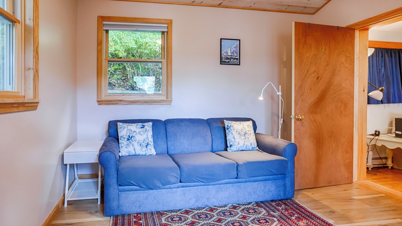 Photo of Livingroom in Lamoreaux Landing