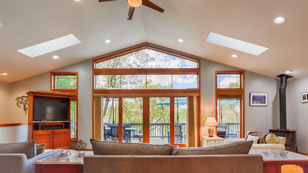 Photo of Livingroom in Lamoreaux Landing