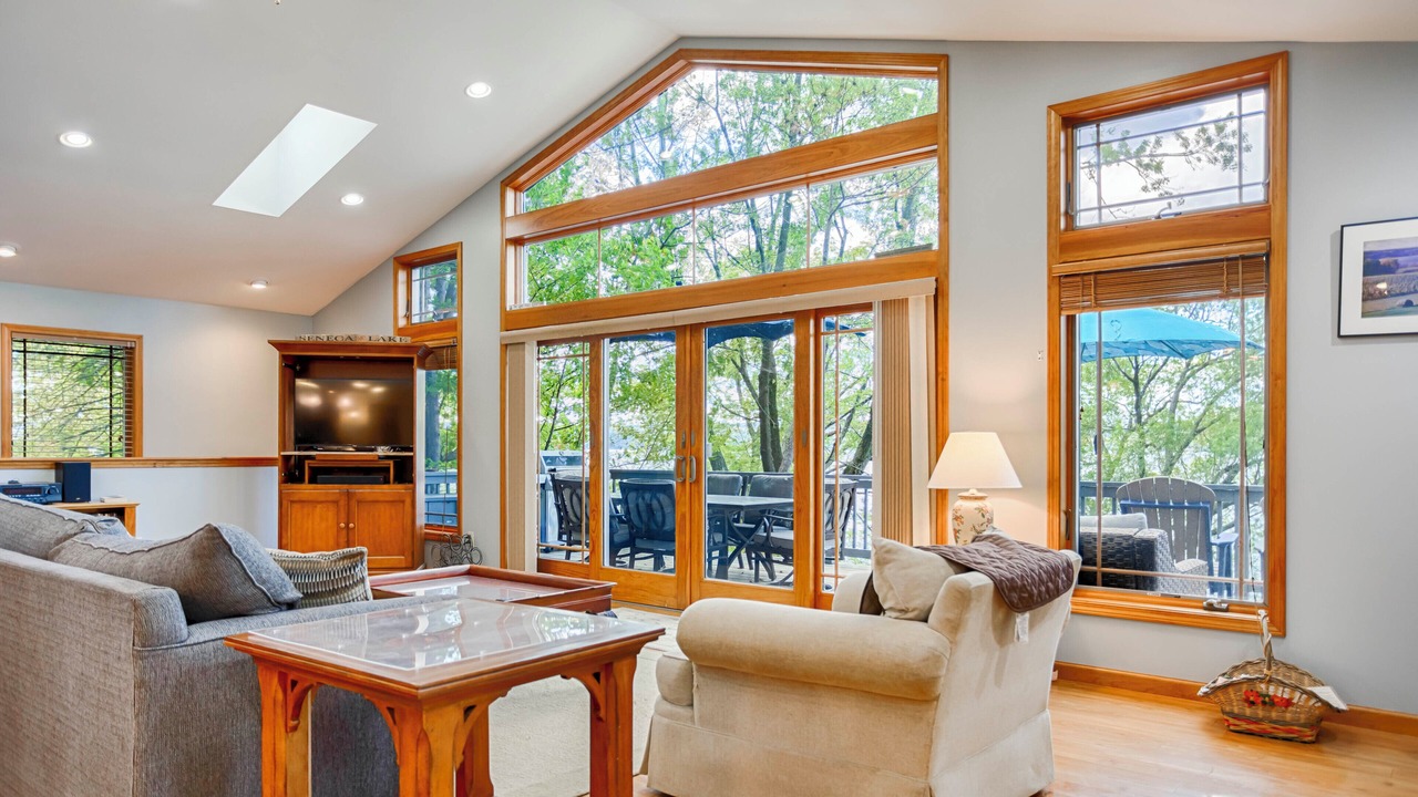 Photo of Livingroom in Lamoreaux Landing