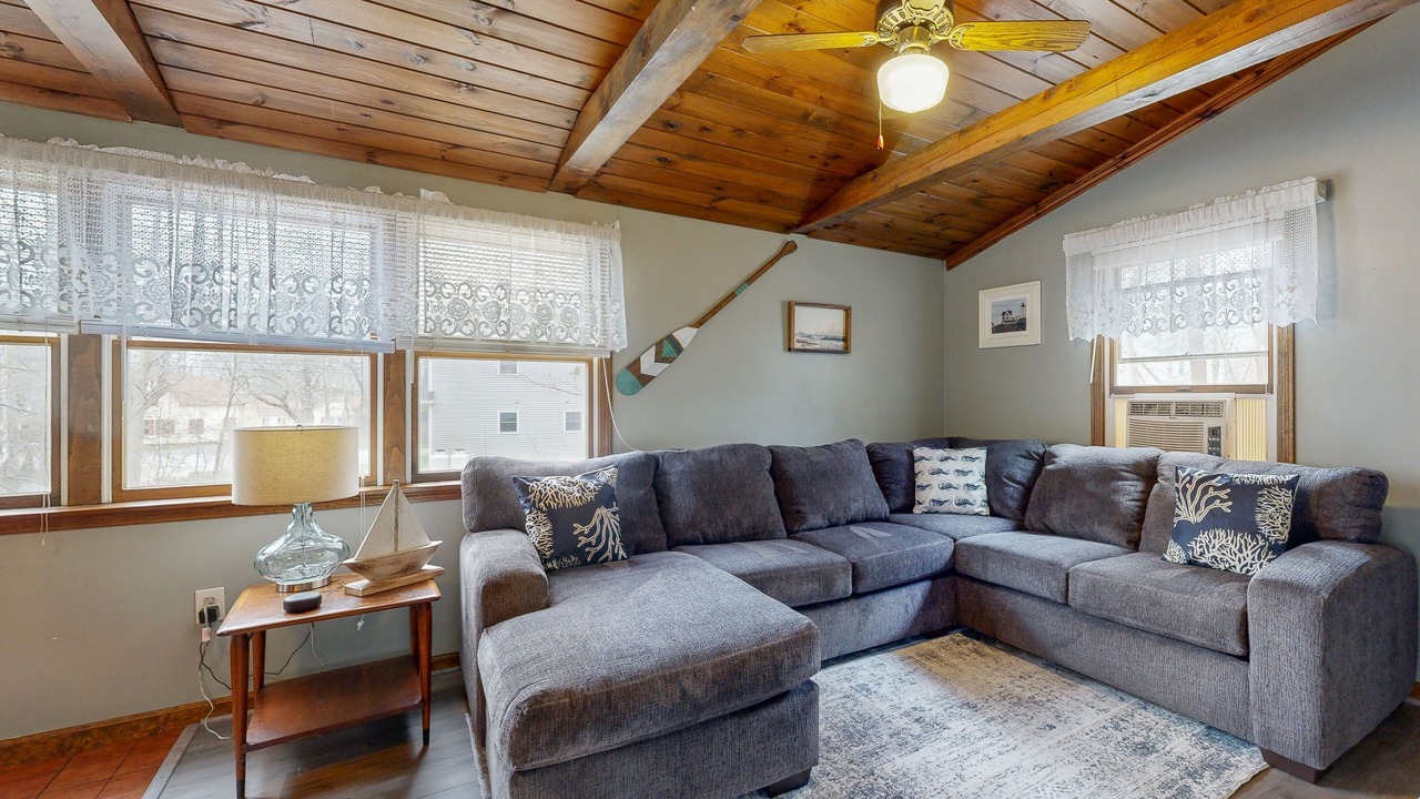Photo of Livingroom in York Beach