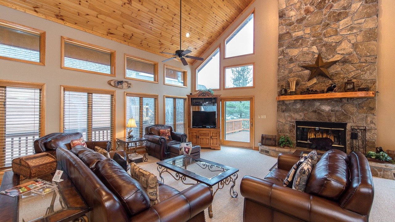 Photo of Livingroom in McHenry