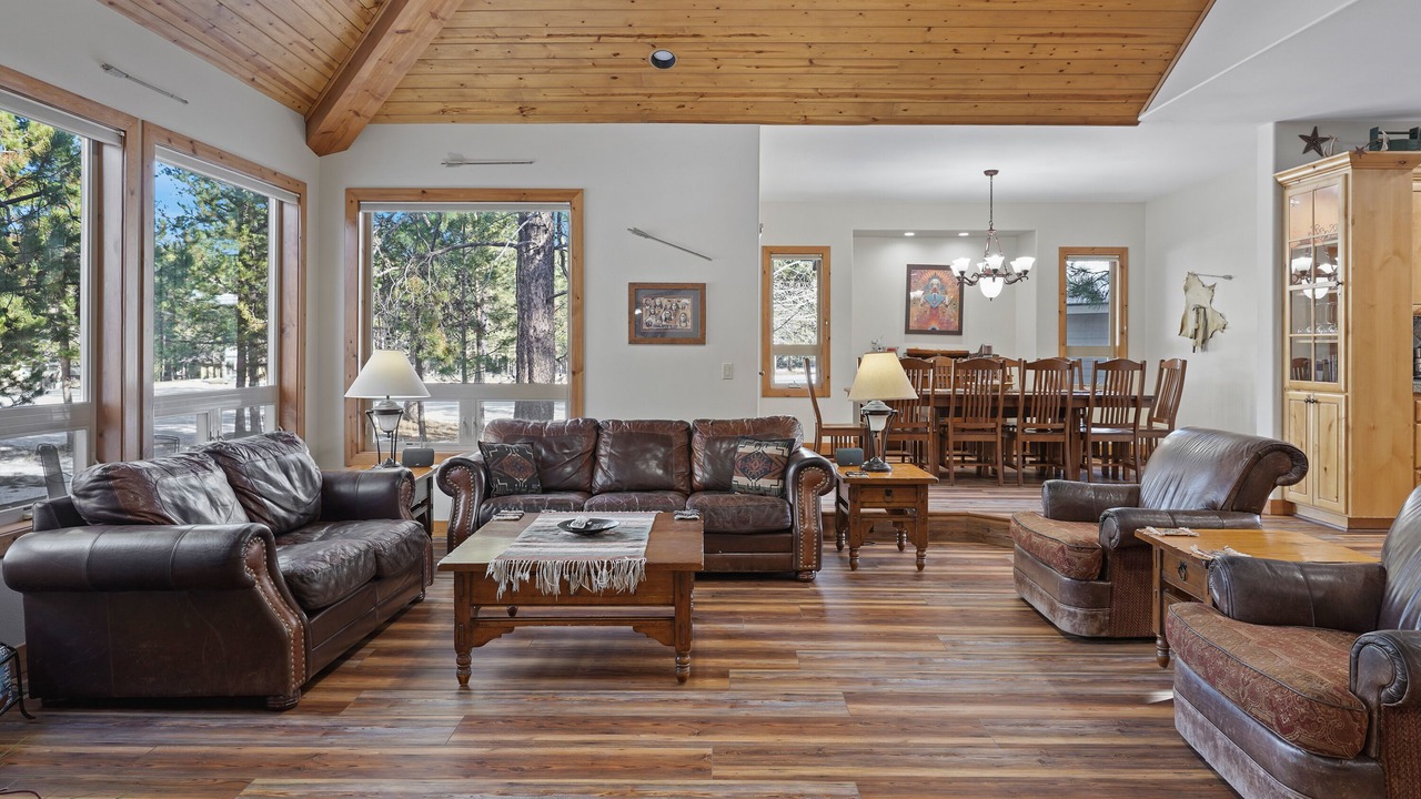 Photo of Livingroom in Sunriver