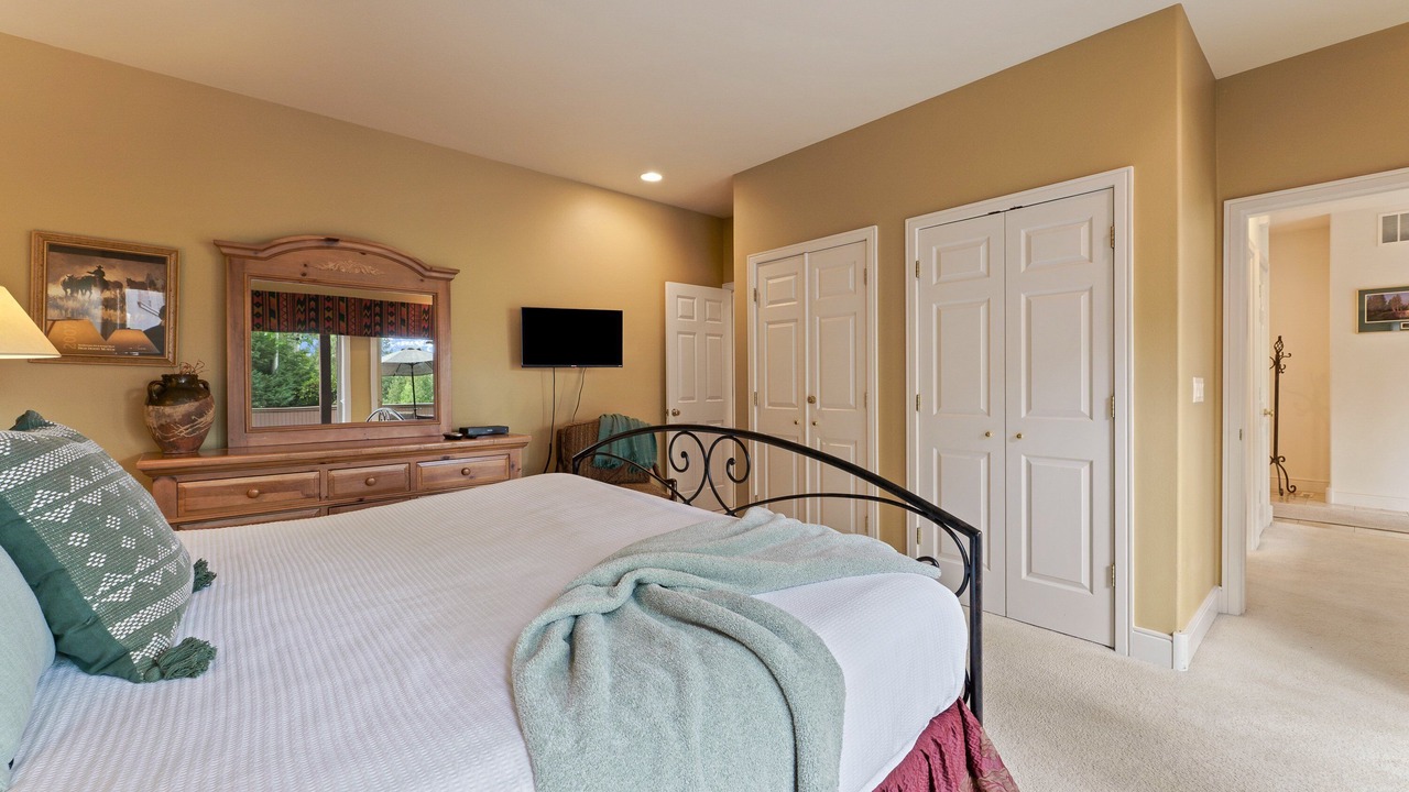 Photo of Bedroom in Broken Top