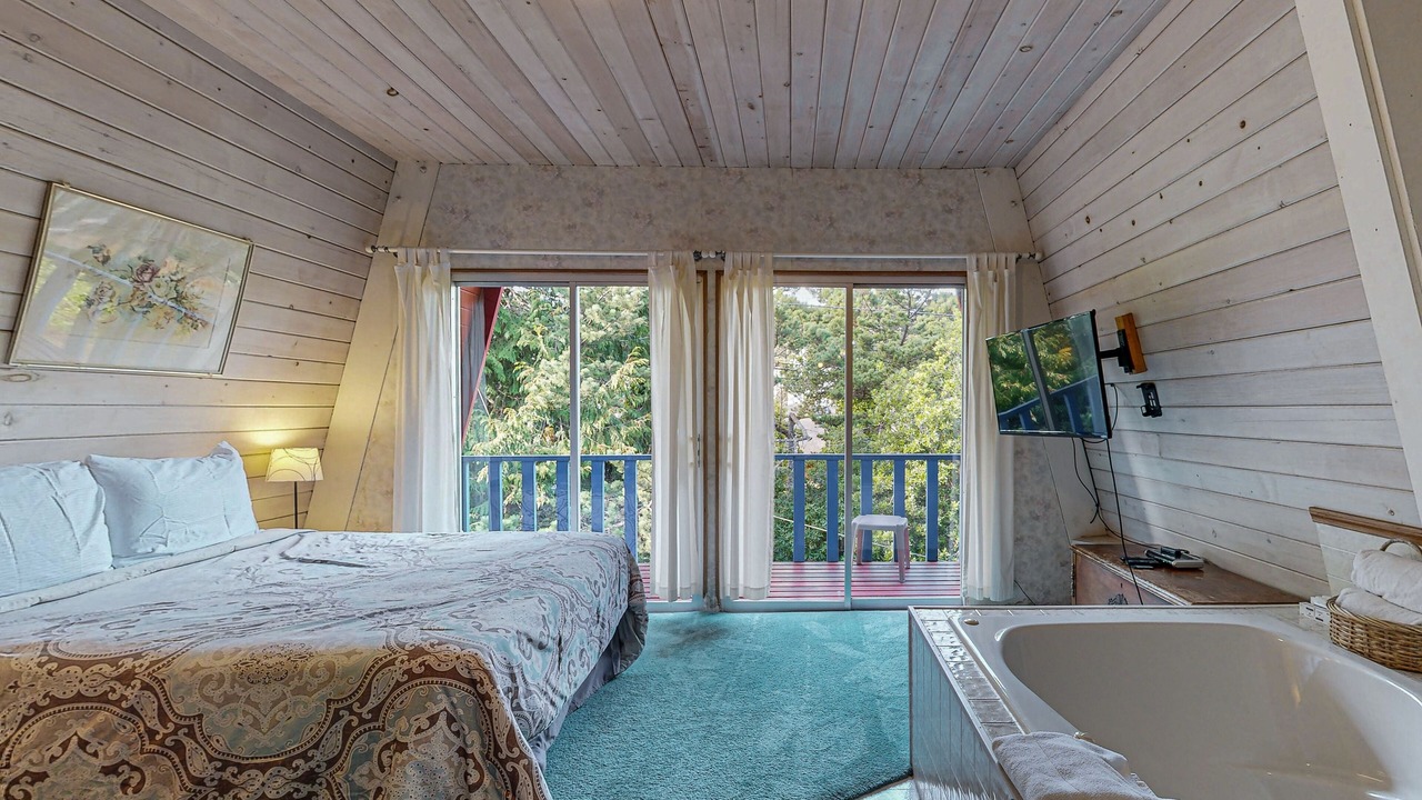 Photo of Bedroom in Gleneden Beach