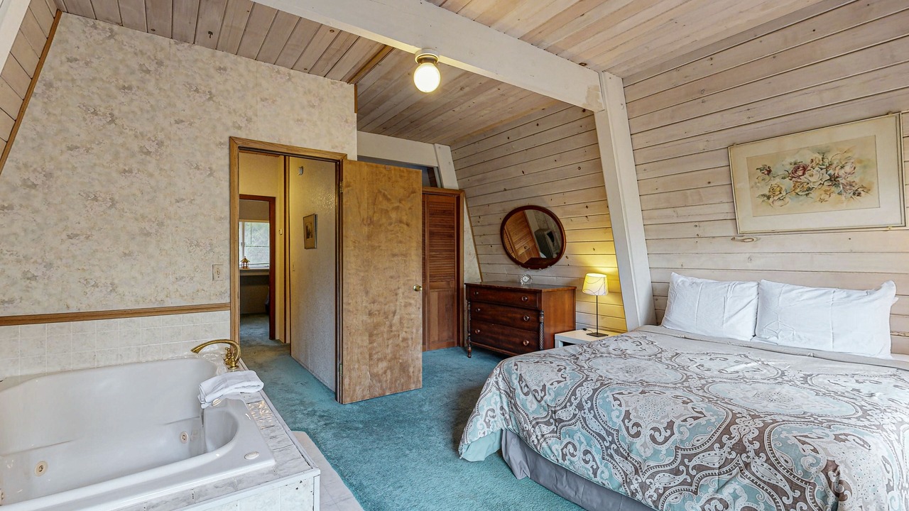 Photo of Bedroom in Gleneden Beach